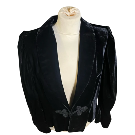 Elegant Noir Velvet Evening Jacket