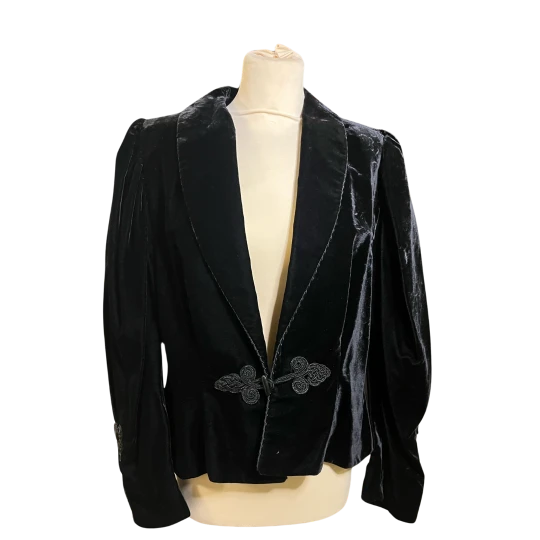 Elegant Noir Velvet Evening Jacket